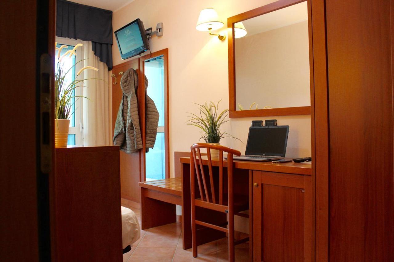 Hotel Jole Cesena Bagian luar foto