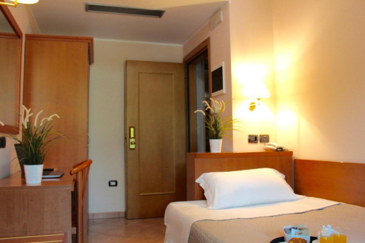 Hotel Jole Cesena Bagian luar foto