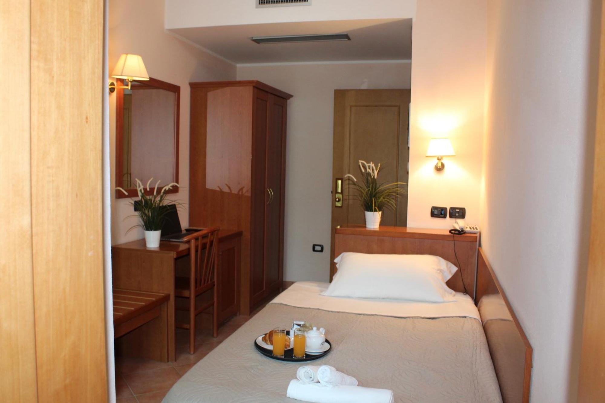 Hotel Jole Cesena Bagian luar foto