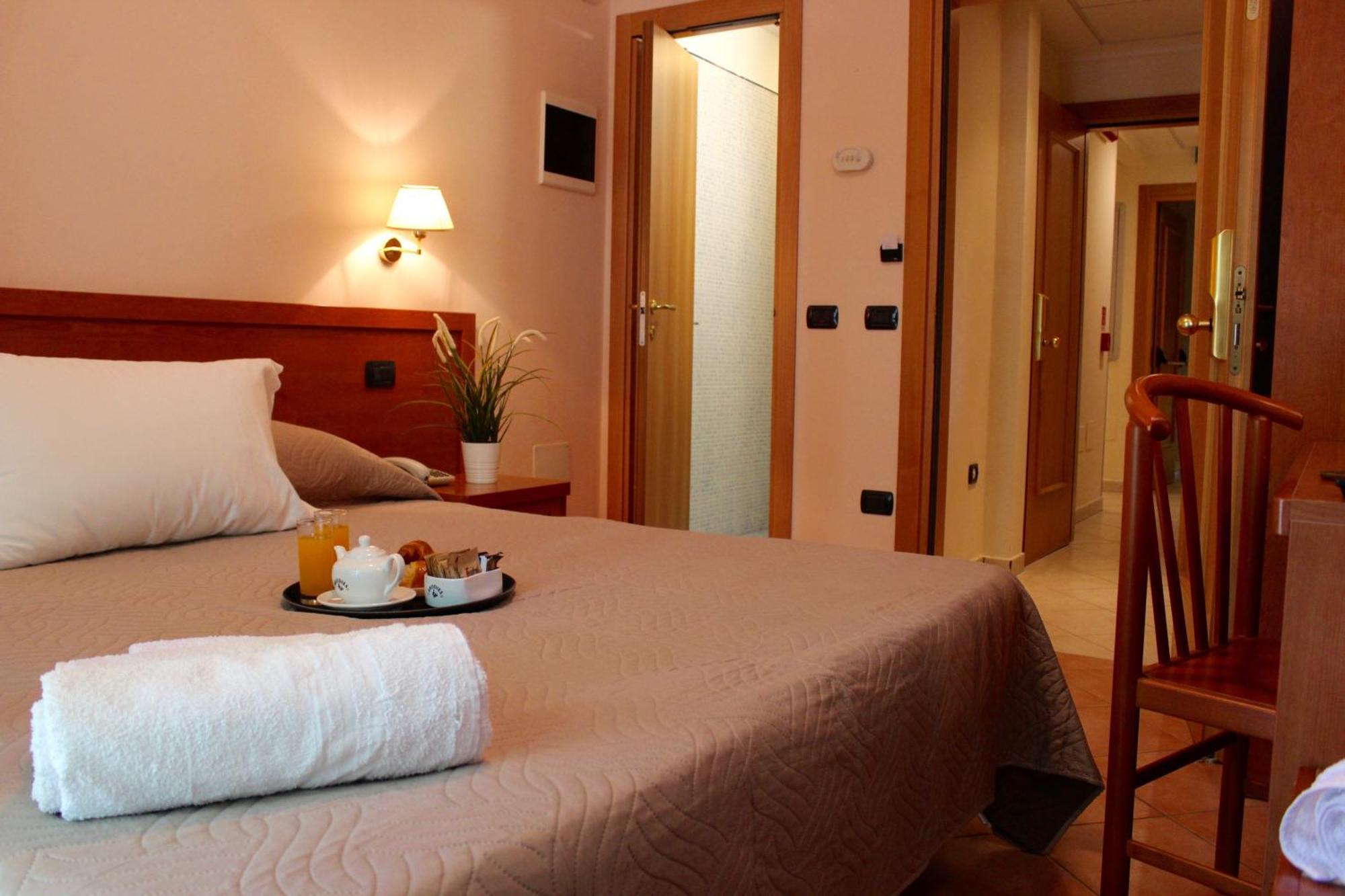 Hotel Jole Cesena Bagian luar foto