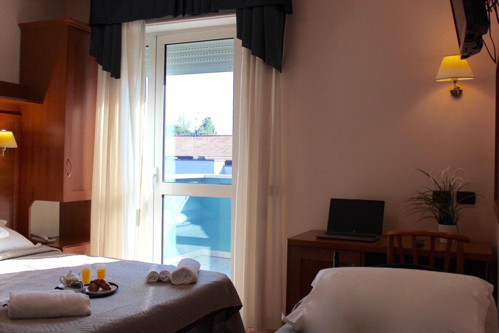 Hotel Jole Cesena Bagian luar foto