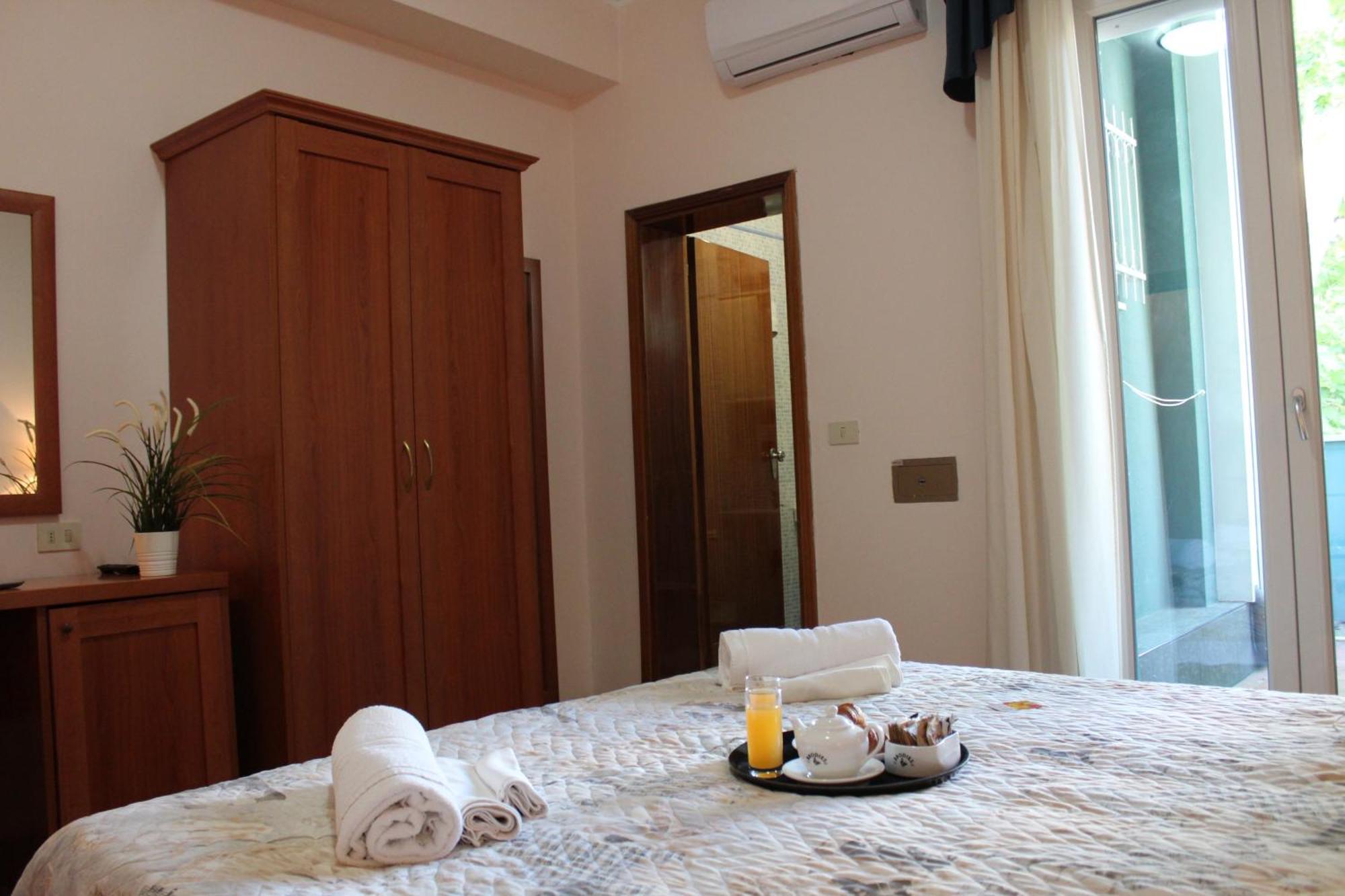 Hotel Jole Cesena Bagian luar foto